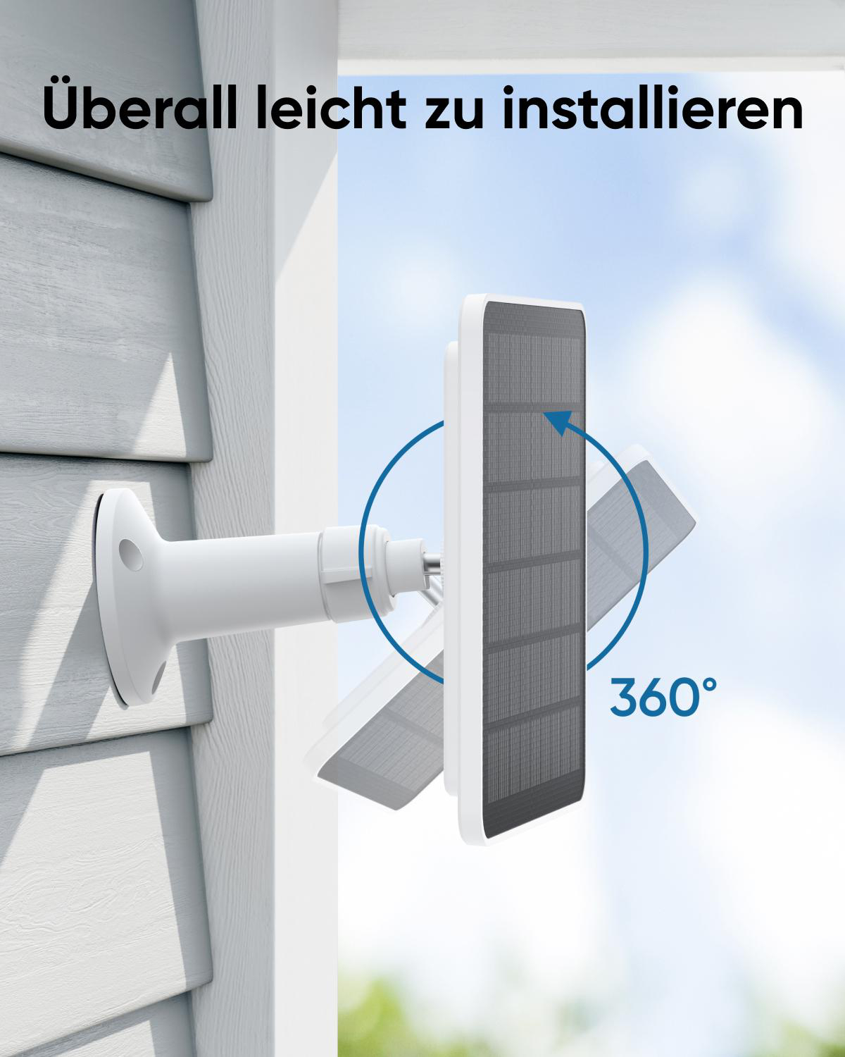 Eine weiße Halterung montiert ein Solarpanel an einer Hauswand. 360 Grad.