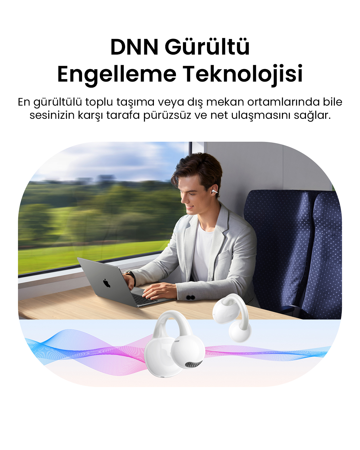 Takım elbiseli adam trende dizüstü bilgisayarda çalışıyor. Beyaz kulaklıklar yakında.