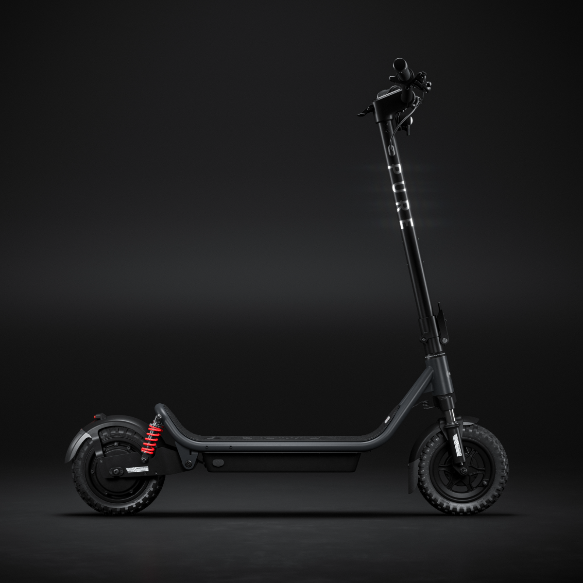 Ein grauer Elektroroller mit schwarzen Rädern und roten Stoßdämpfern.