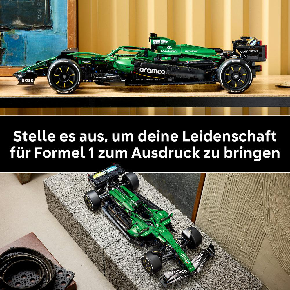 Ein grüner Formel-1-Rennwagen-Bausatz steht auf einem Podest.