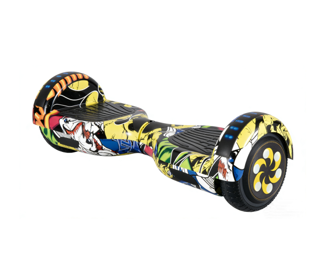 Renkli, çizgi roman tarzı grafiklere ve LED ışıklara sahip hoverboard, beyaz zeminde.