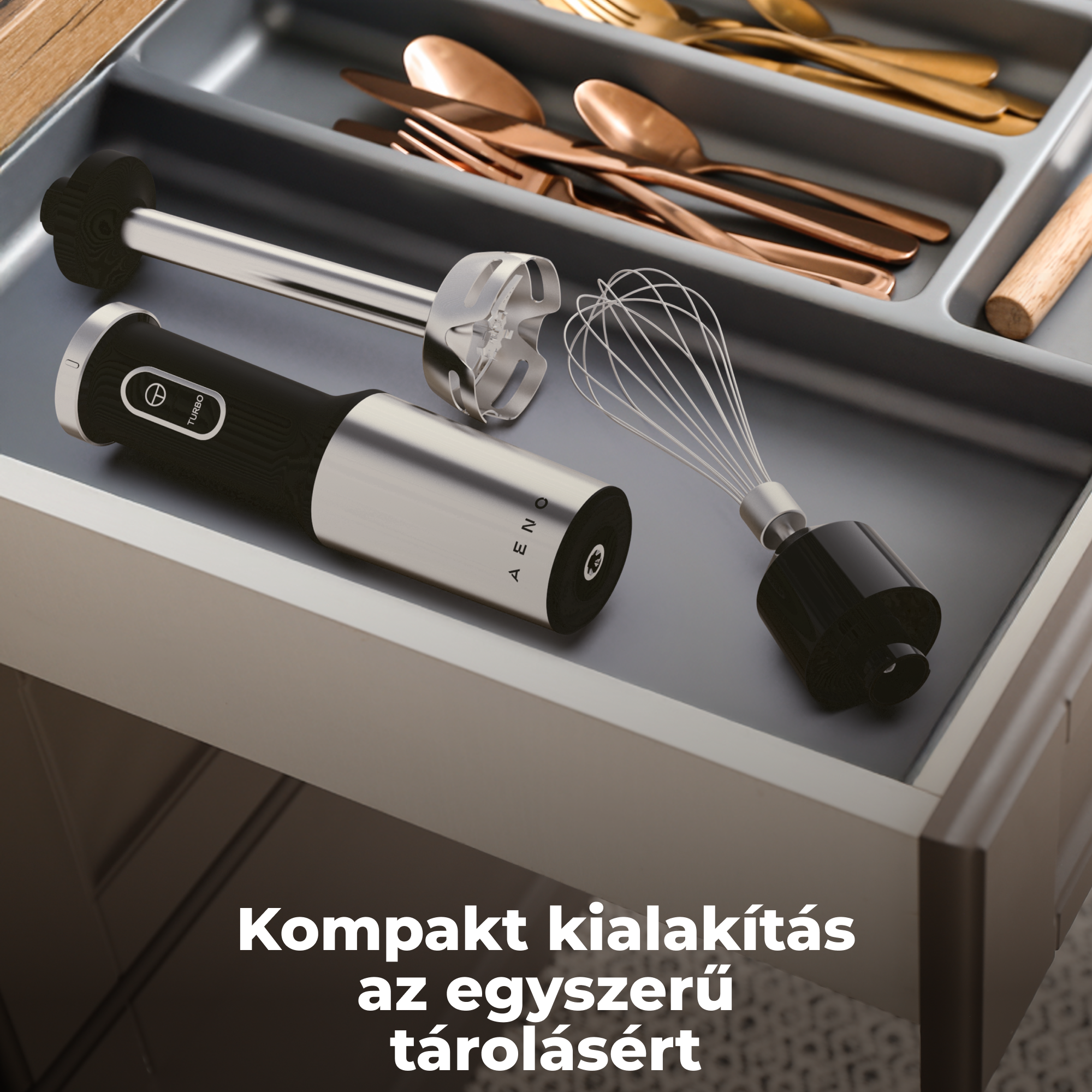Egy botmixer és habverő egy fiókban fekszik, evőeszközök mellett.