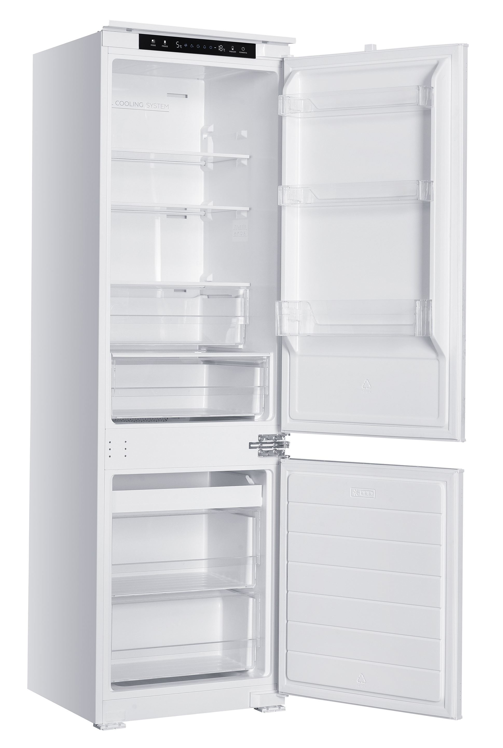 Ein weißer Kühlschrank mit offener Tür, innen leer mit Regalen und Schubladen.