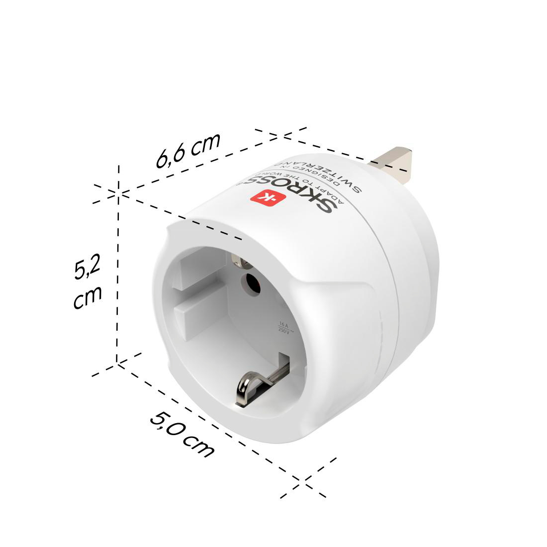 Ein weißer Reiseadapter von SKROSS mit Maßangaben, 6,6 cm, 5,2 cm, 5,0 cm.
