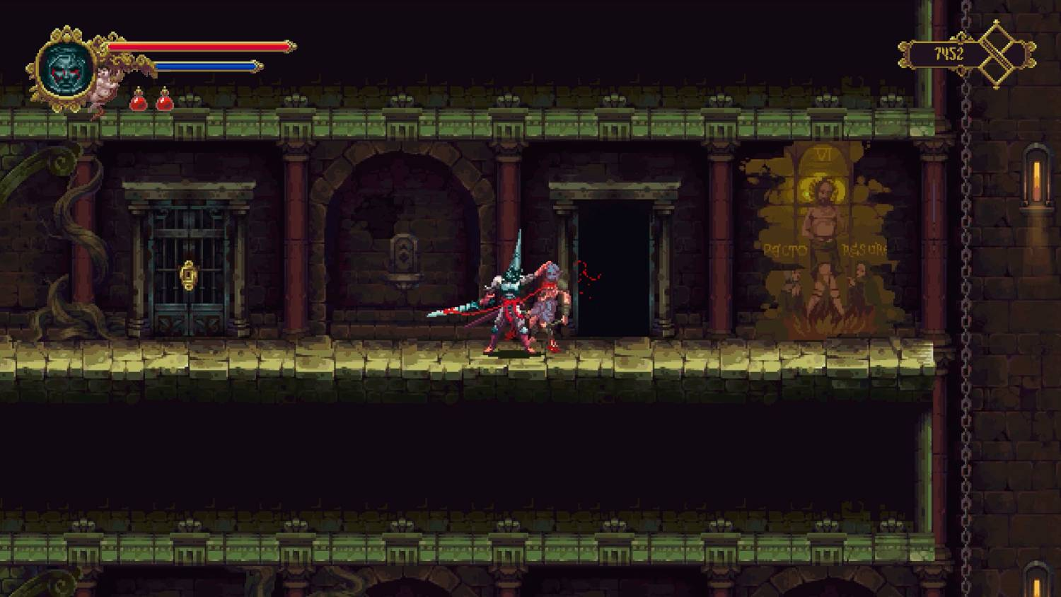 Un personaje del juego con espada lucha contra un enemigo en un salón oscuro de piedra.