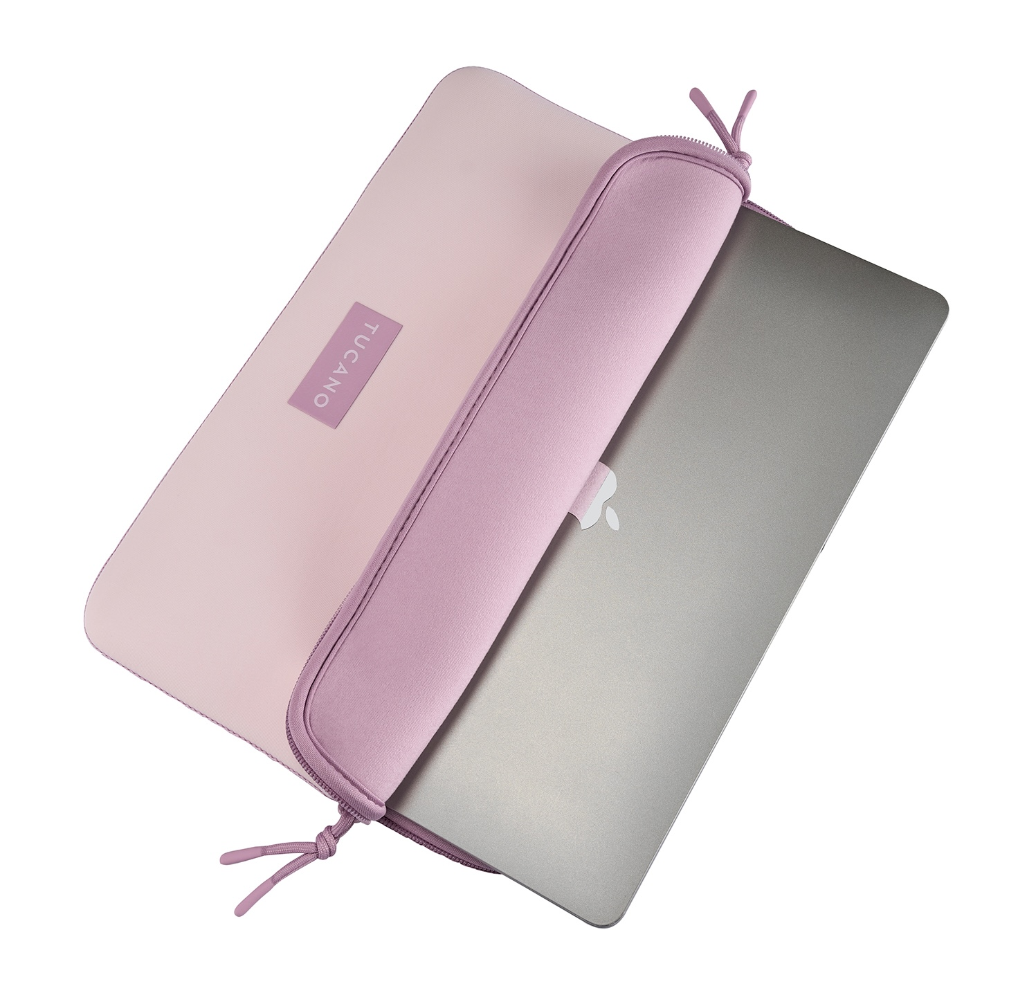 Un laptop argentato viene parzialmente inserito in una custodia rosa.