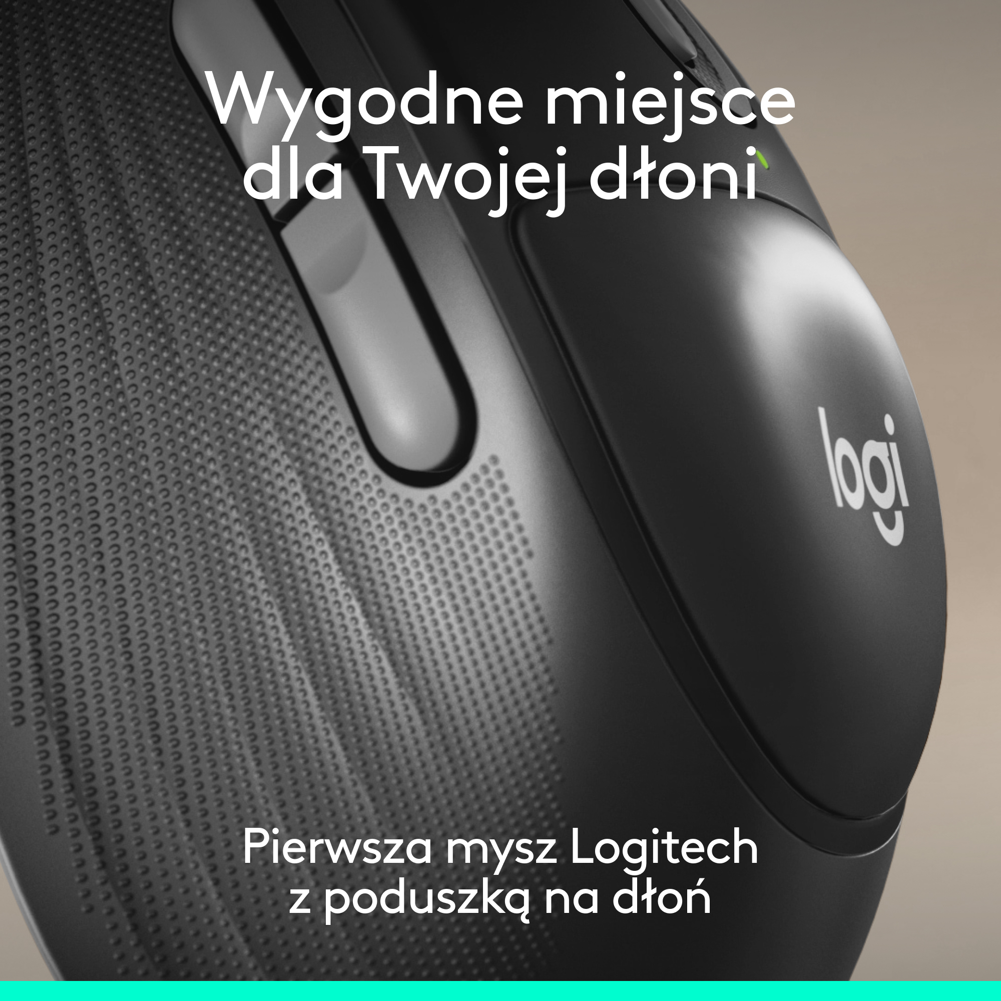 Czarna mysz Logitech z teksturowanym uchwytem i logo Logi.