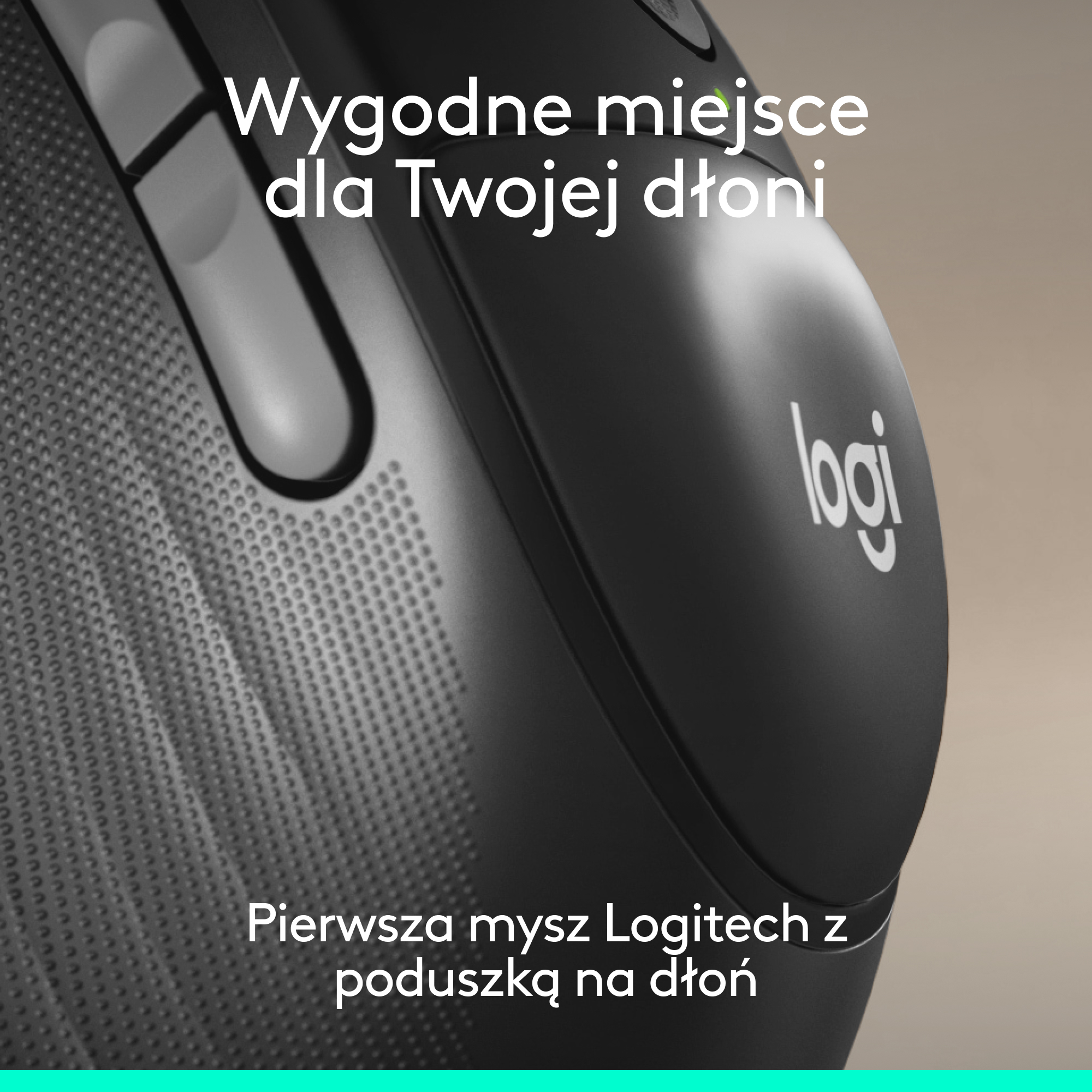 Zbliżenie czarnej myszy Logitech z kropkowanym uchwytem i logo.