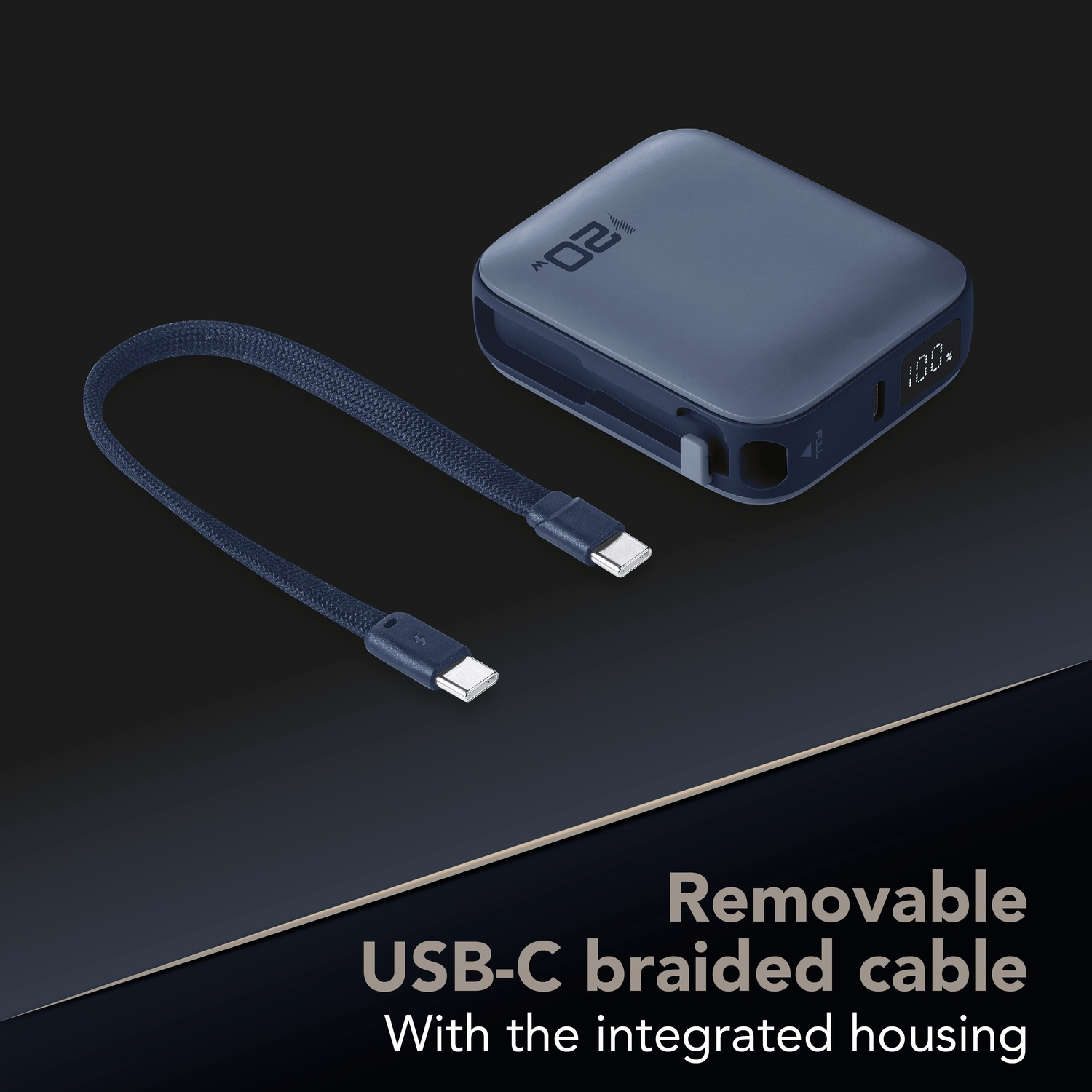 Power bank grigio da 20W al 100%, con cavo USB-C staccabile.