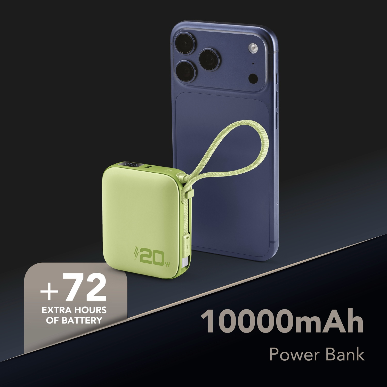 Power bank verde da 10000 mAh accanto a uno smartphone blu. +72 ore di batteria.