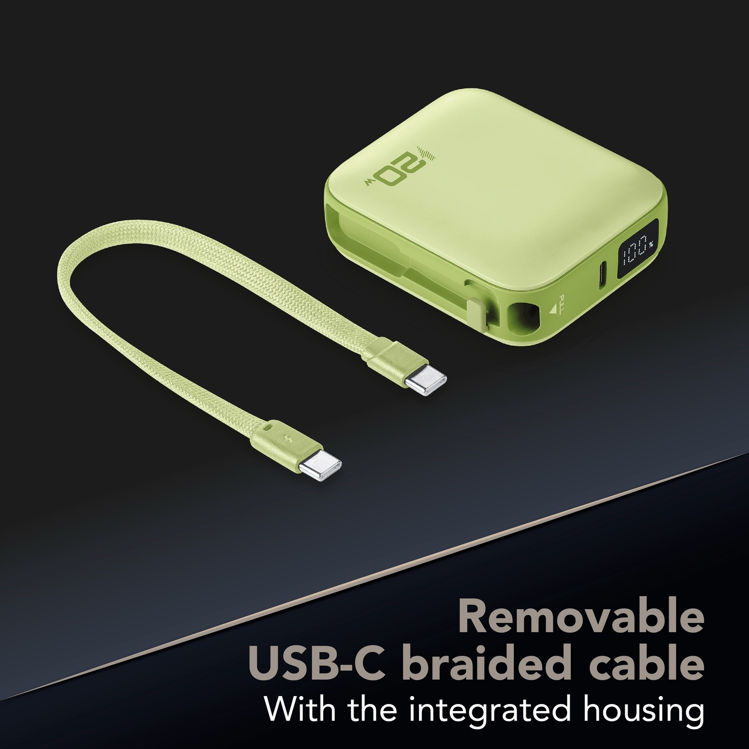 Un power bank verde chiaro con cavo USB-C staccabile su sfondo nero.