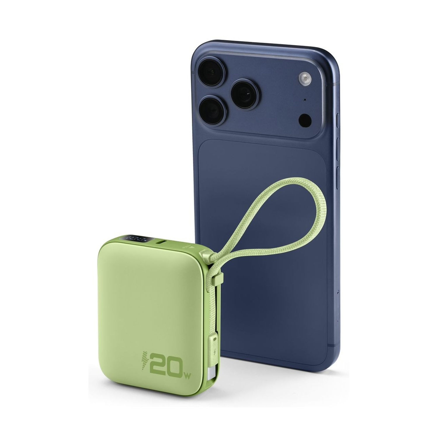 Un power bank verde con una corda è accanto a uno smartphone blu.