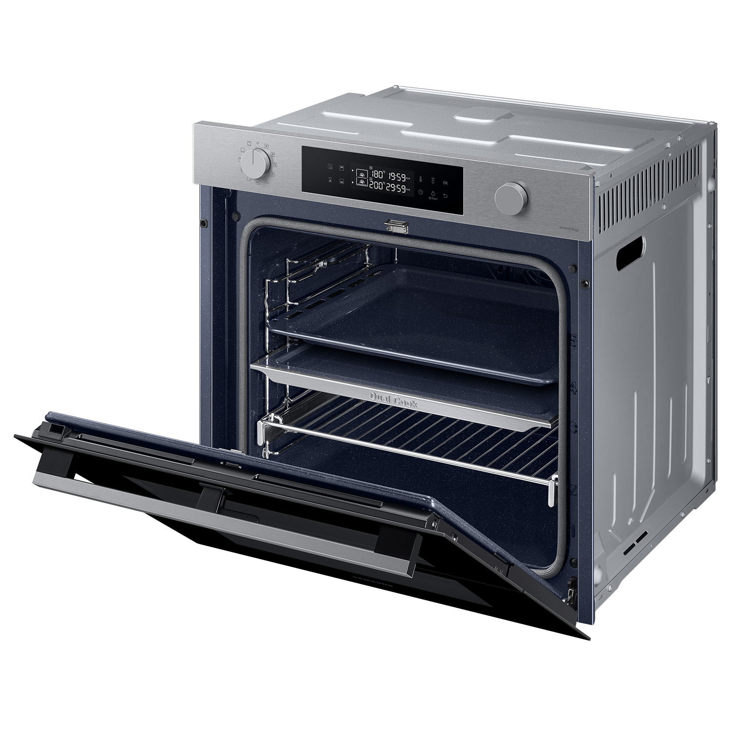 Un horno plateado con la puerta abierta, mostrando rejillas y una pantalla digital.