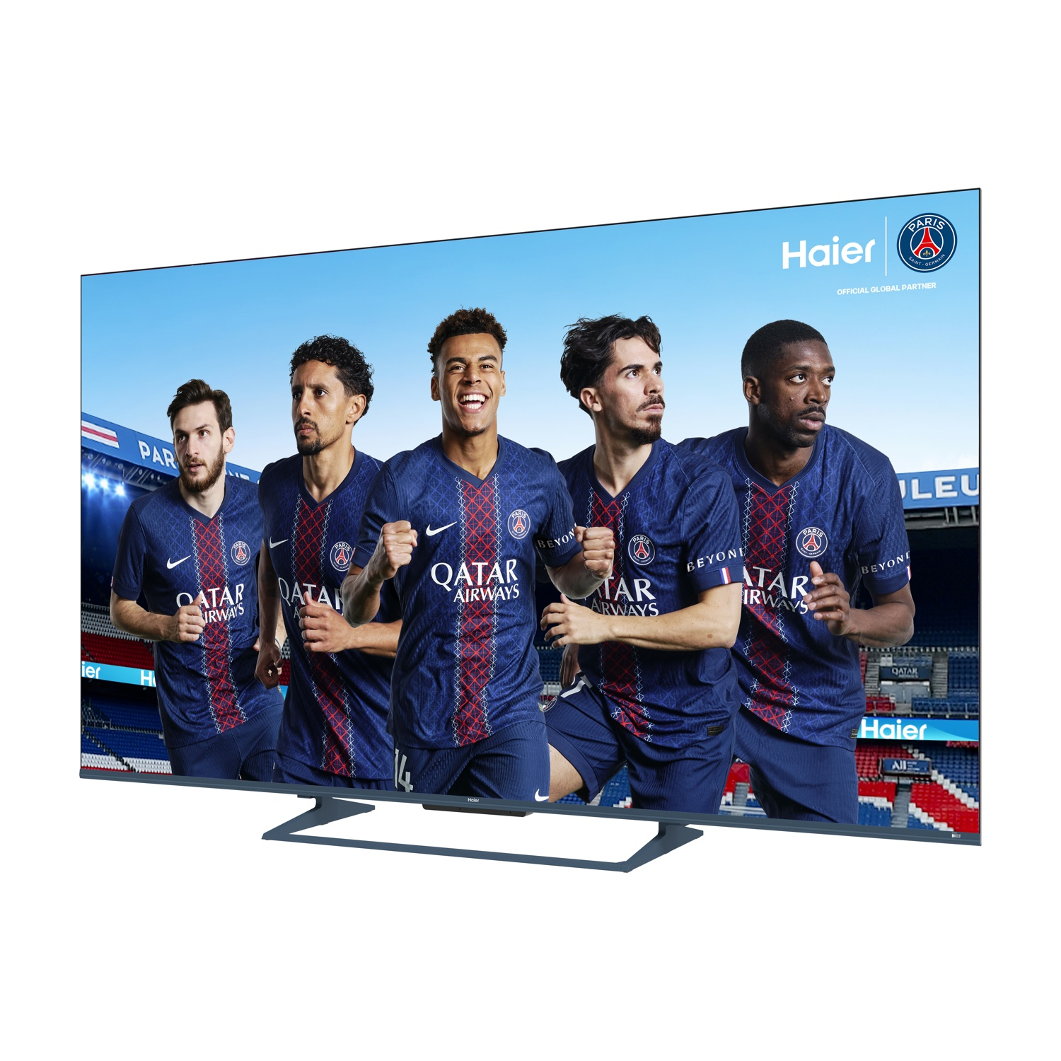 Cinque calciatori in maglie blu con sponsor Qatar Airways, logo Haier.