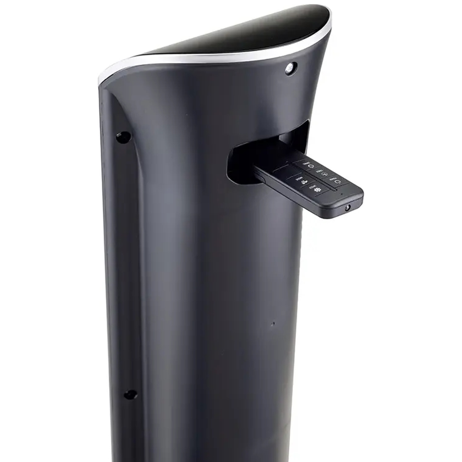 Een zwarte torenventilator met een uitstekende afstandsbediening en zilveren accenten.