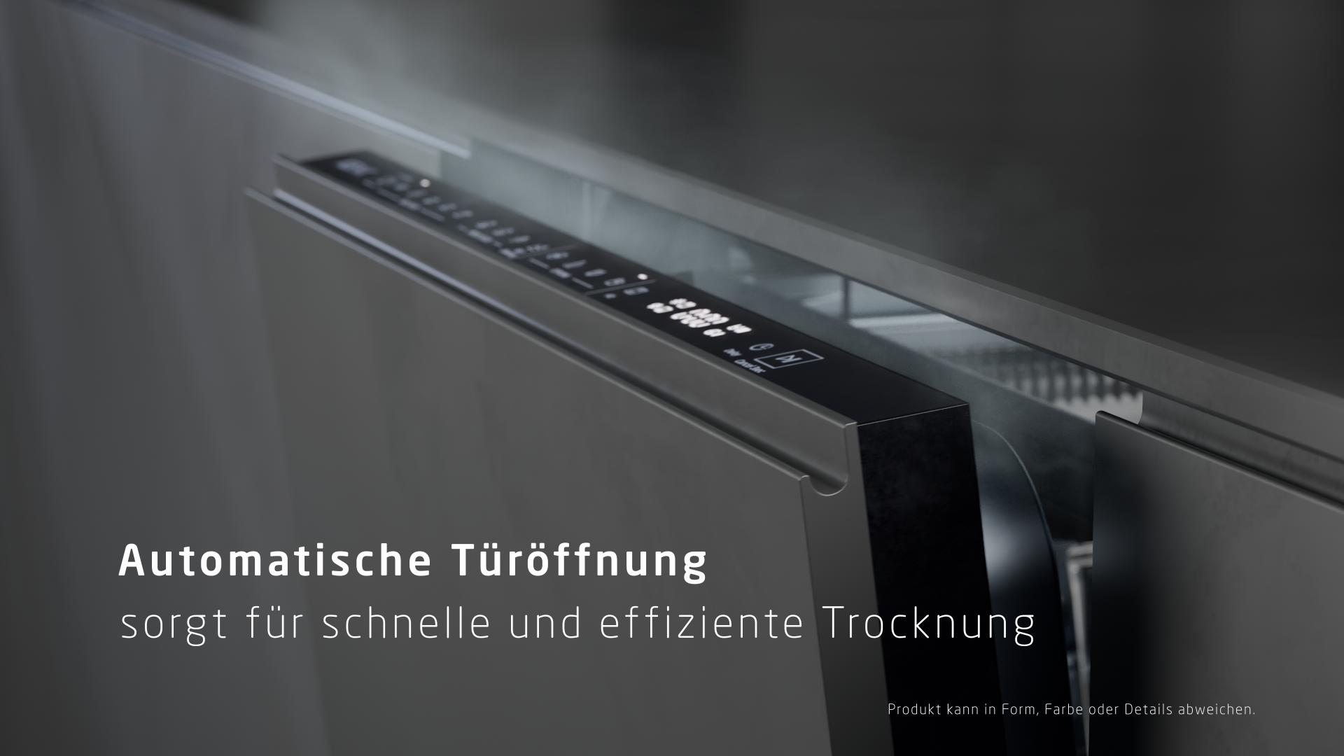Nahaufnahme eines teilweise geöffneten dunkelgrauen Geschirrspülers mit beleuchtetem Bedienfeld, das weißen Text und Symbole zeigt.