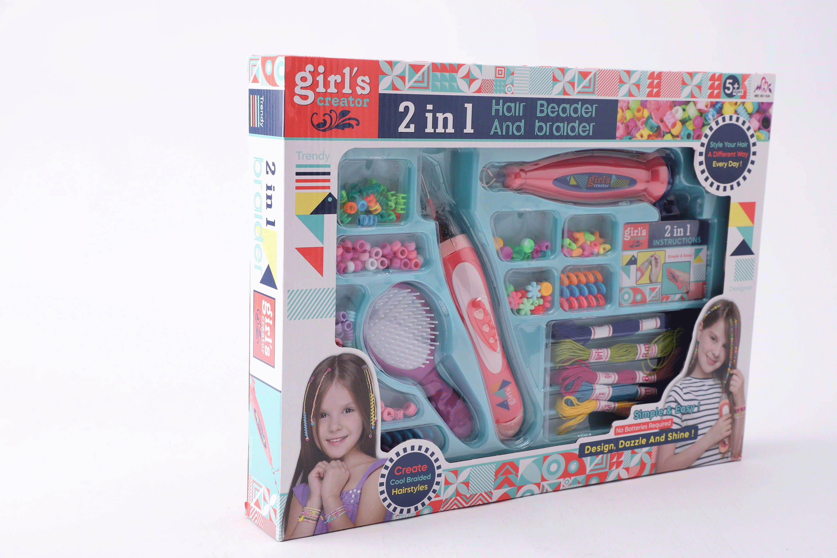 Egy "Girl's Creator" hajdíszítő és hajfonó készlet színes gyöngyökkel, fonálakkal és szerszámokkal.