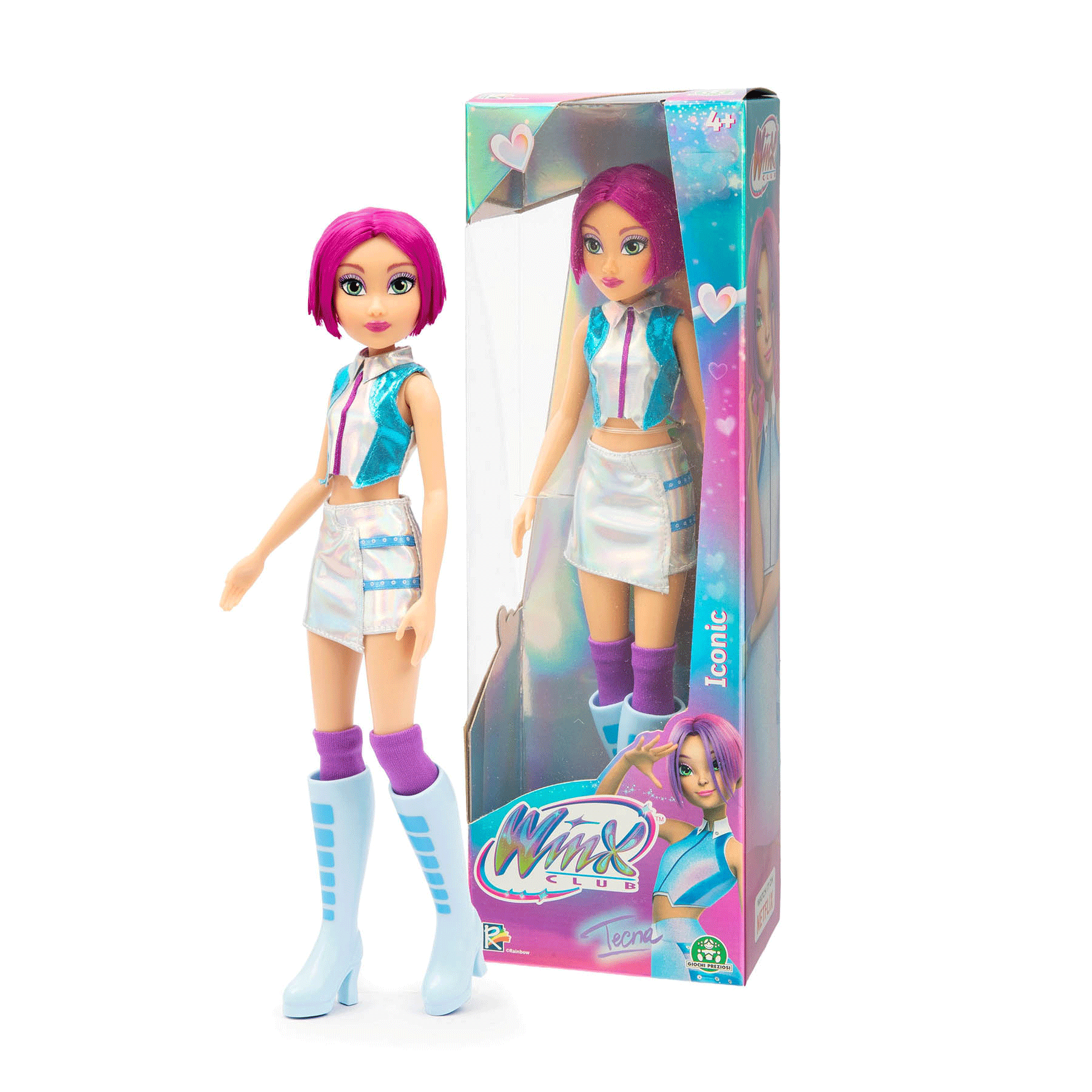 Egy rózsaszín hajú Winx Club Tecna baba, metálkék és ezüst ruhában, a doboza mellett áll fehér háttéren.