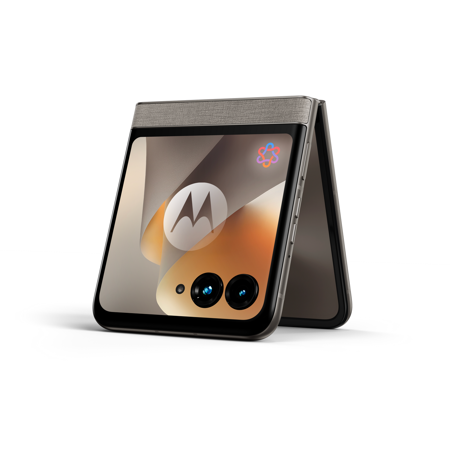 Un teléfono plegable Motorola abierto con el logo de Motorola en pantalla.