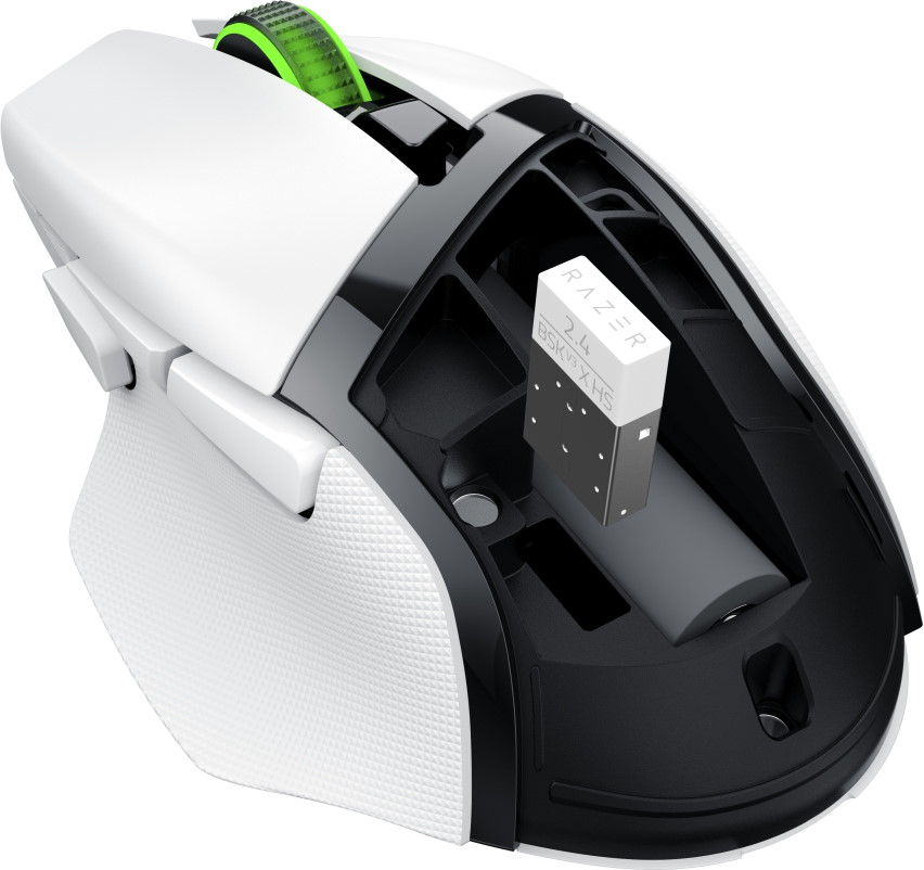 Weiße und schwarze Razer-Maus mit grünem Scrollrad und USB-Dongle.
