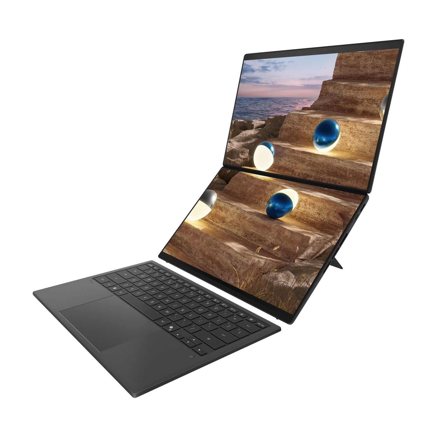 Un laptop aperto a doppio schermo che mostra scale vicino al mare.