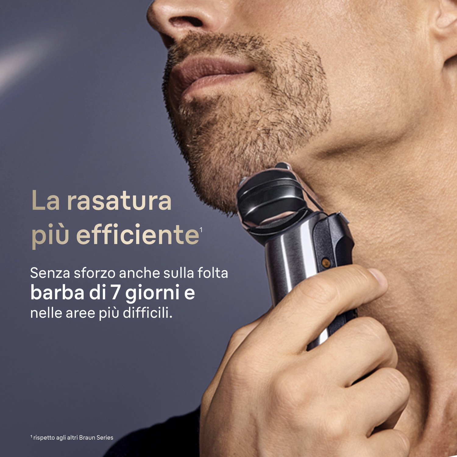 Uomo si rade con un rasoio elettrico che cattura anche la barba di 7 giorni.