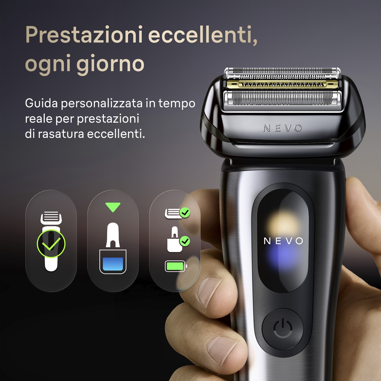 Un uomo tiene un rasoio elettrico argentato con display digitale.