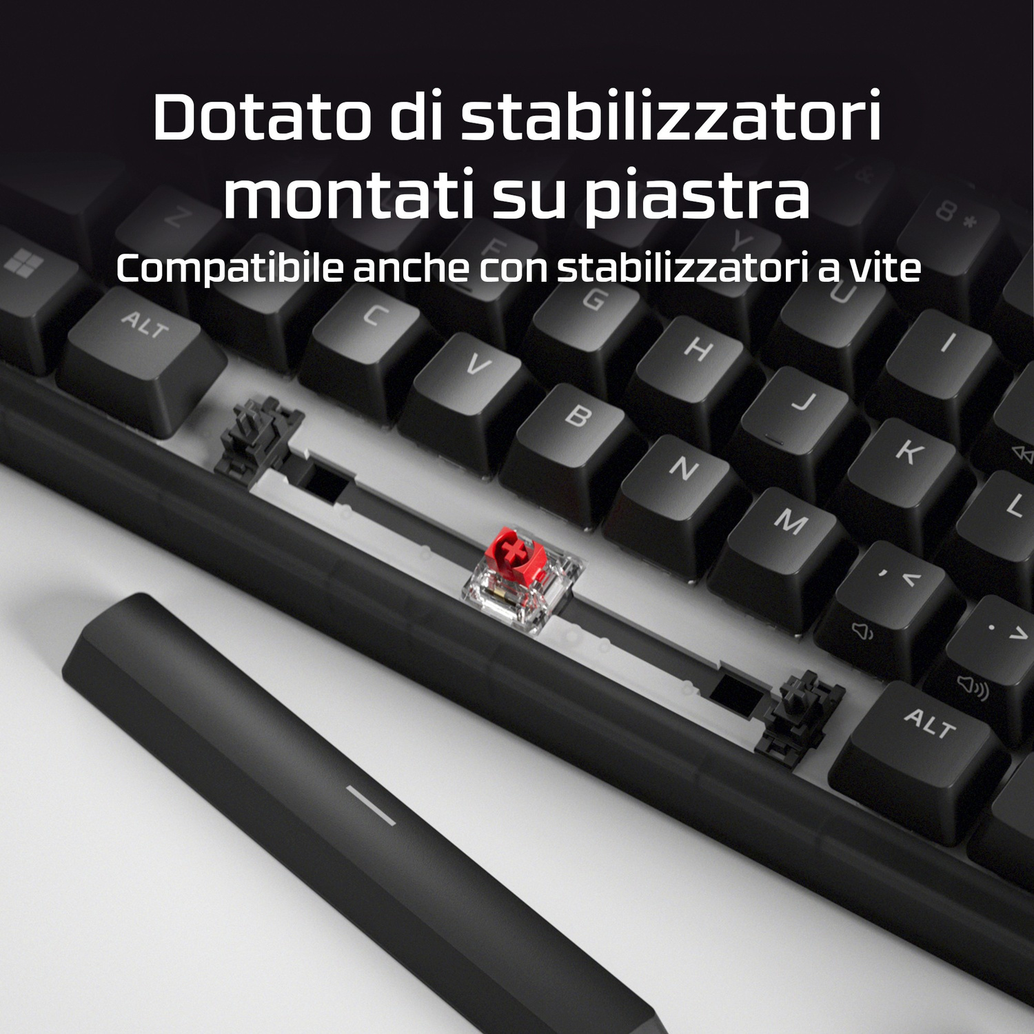 Primo piano di una tastiera nera con interruttori e tasti visibili.