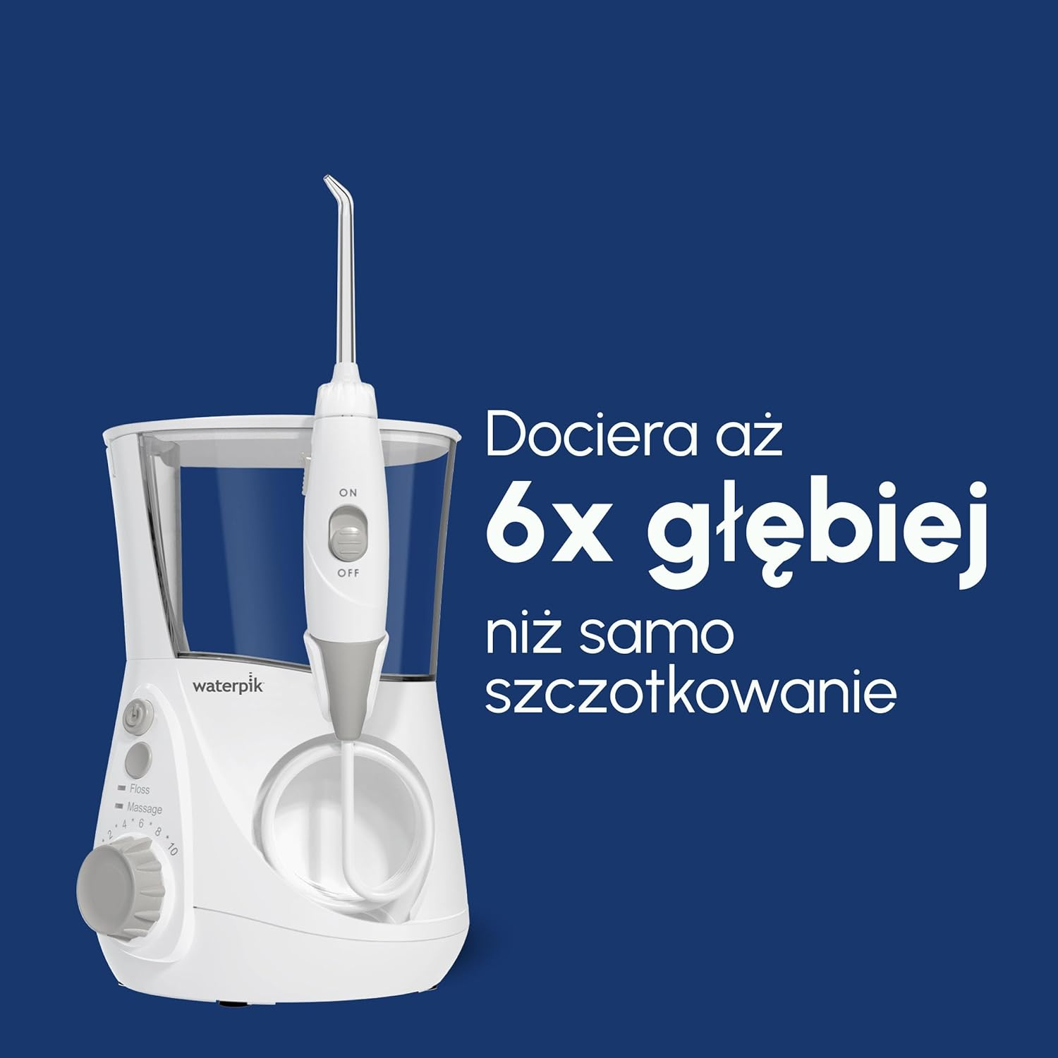 Biały irygator Waterpik na niebieskim tle. Napis w języku polskim.