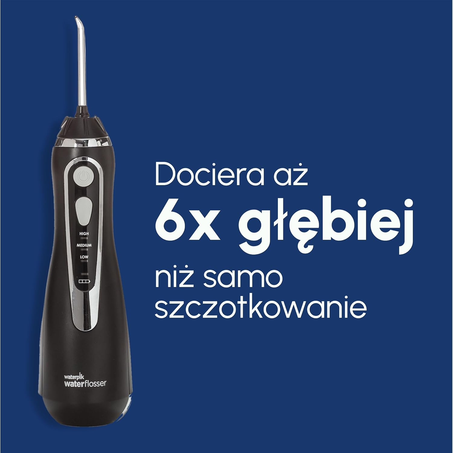 Czarny irygator Waterpik z srebrną końcówką i przyciskami.