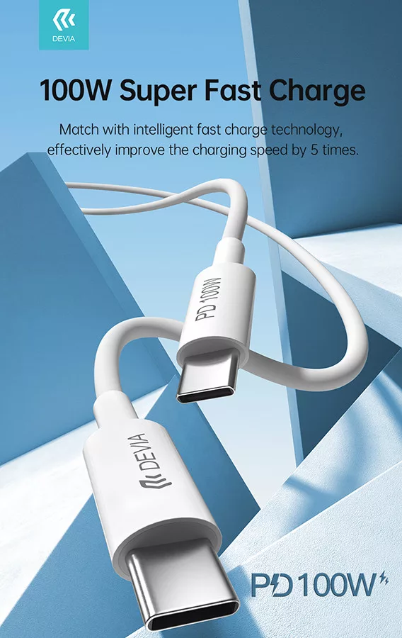 Két fehér USB-C kábel PD 100W felirattal egymás mellett fekszik.
