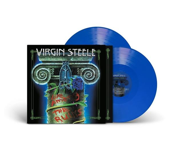 Ein Albumcover mit einer Säule, Rosen und zwei blauen Vinyl-Schallplatten.