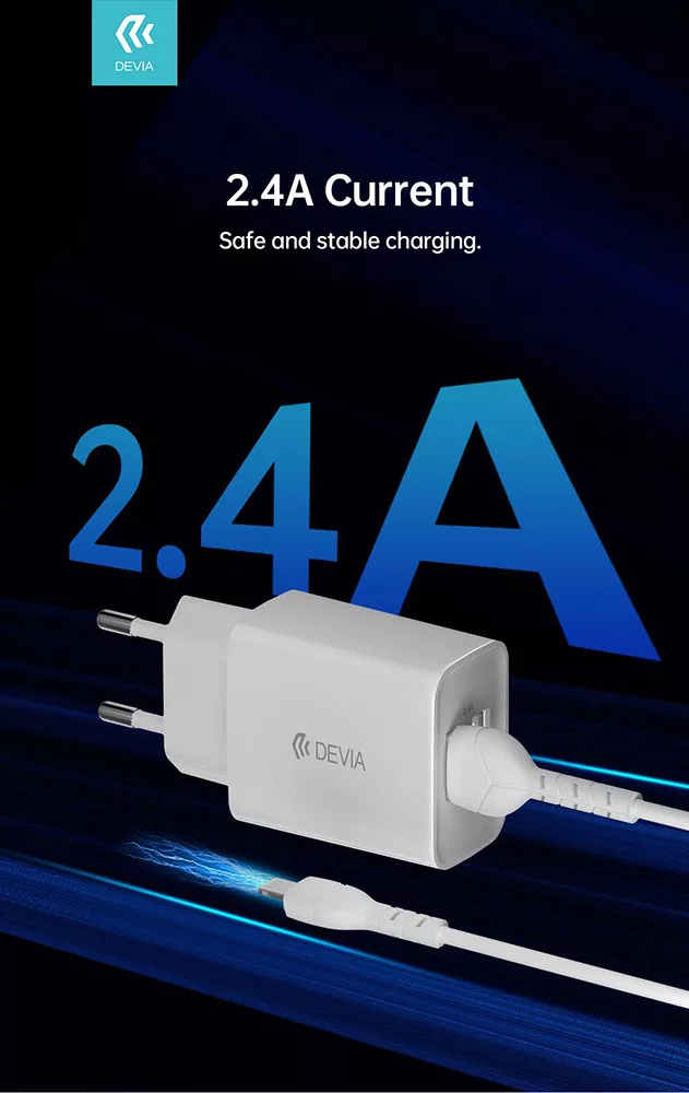 Egy fehér Devia töltő két USB porttal és egy kábellel.