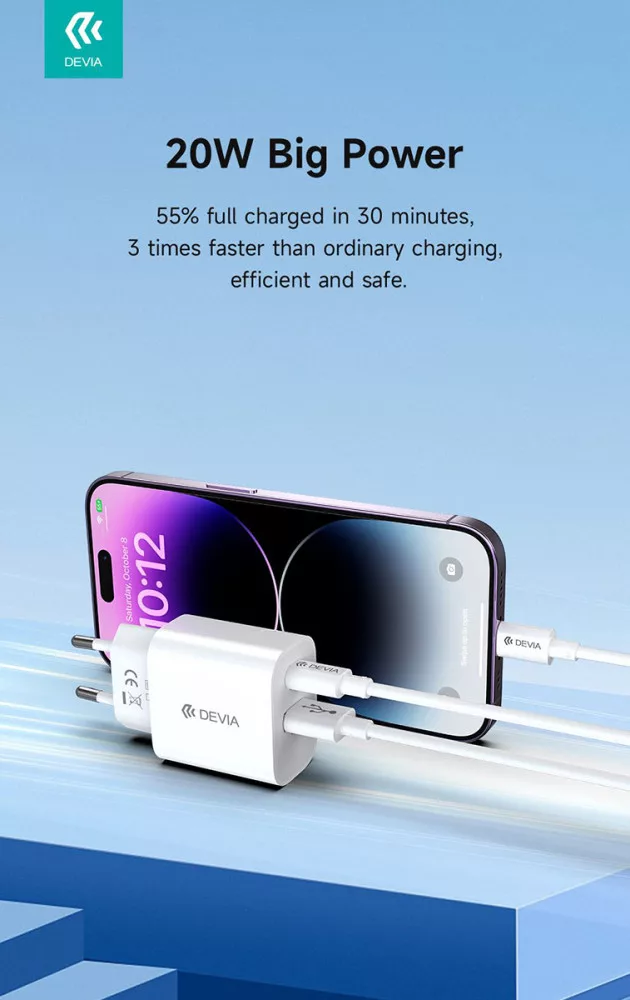 Egy fehér 20W-os töltőadapter okostelefont tölt, 30 perc alatt 55%-ra.