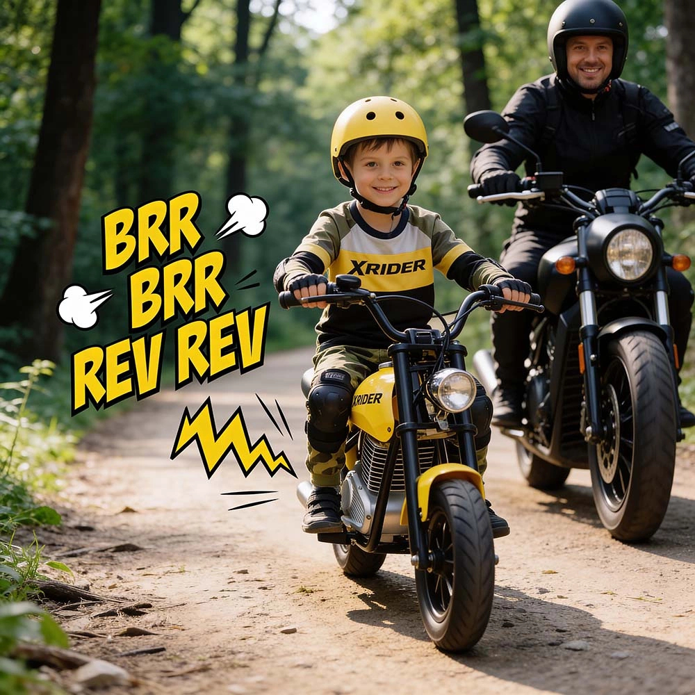 Chłopiec w żółtym kasku jedzie na żółtym motocyklu. Mężczyzna na czarnym z tyłu.