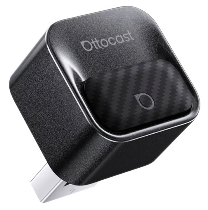 Urządzenie Ottocast z akcentem z włókna węglowego i złączem USB