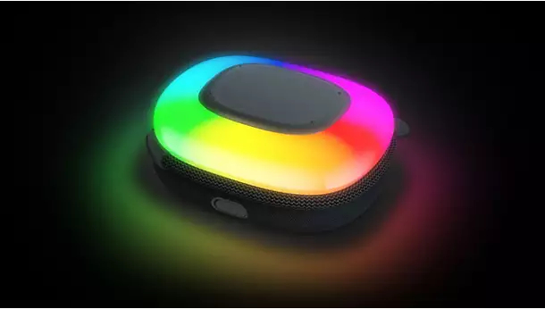 Okrągłe, ciemne urządzenie z kolorowym podświetleniem RGB na czarnym tle.