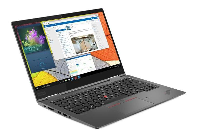 Ein geöffneter grauer Laptop mit mehreren geöffneten Fenstern auf dem Bildschirm.