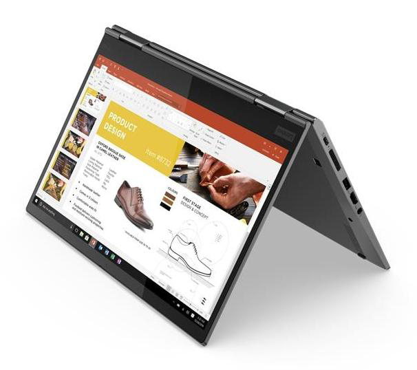 Ein Laptop zeigt eine Präsentation über Schuhentwurf mit Bildern und Text.