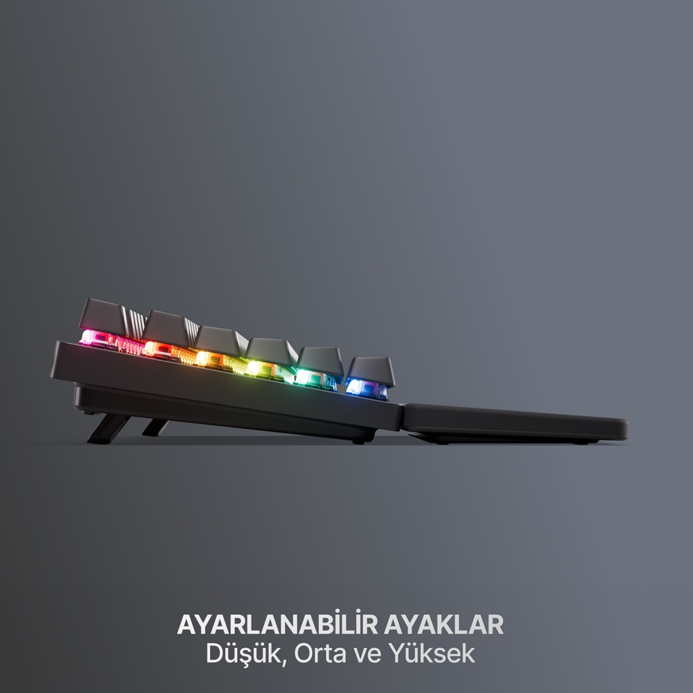 Renkli RGB tuşlu ve ayarlanabilir ayaklı siyah klavye, gri arka plan üzerinde.