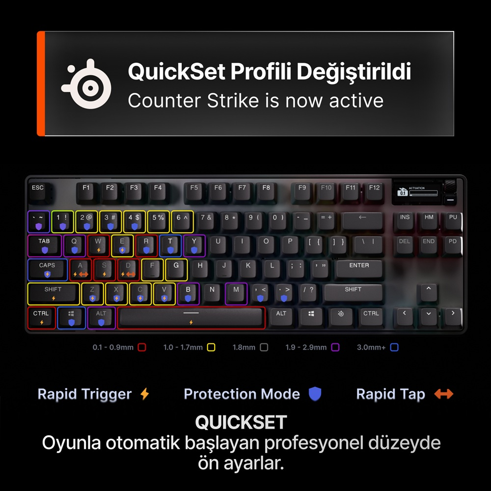 Oyun için RGB aydınlatmalı ve vurgulanmış tuşlara sahip oyuncu klavyesi.