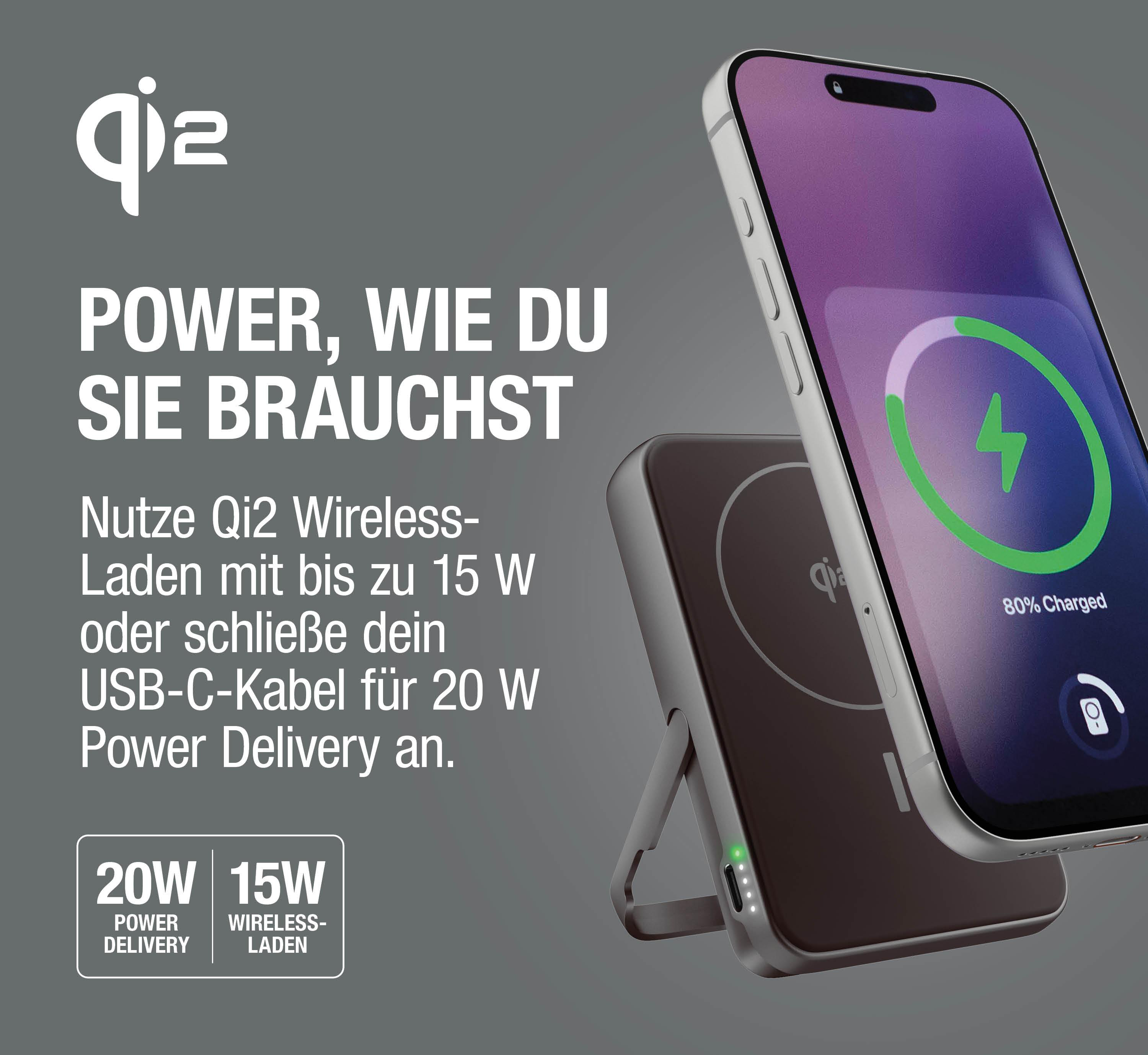 Ein Smartphone wird kabellos geladen, daneben ein Ladegerät mit Ständer.