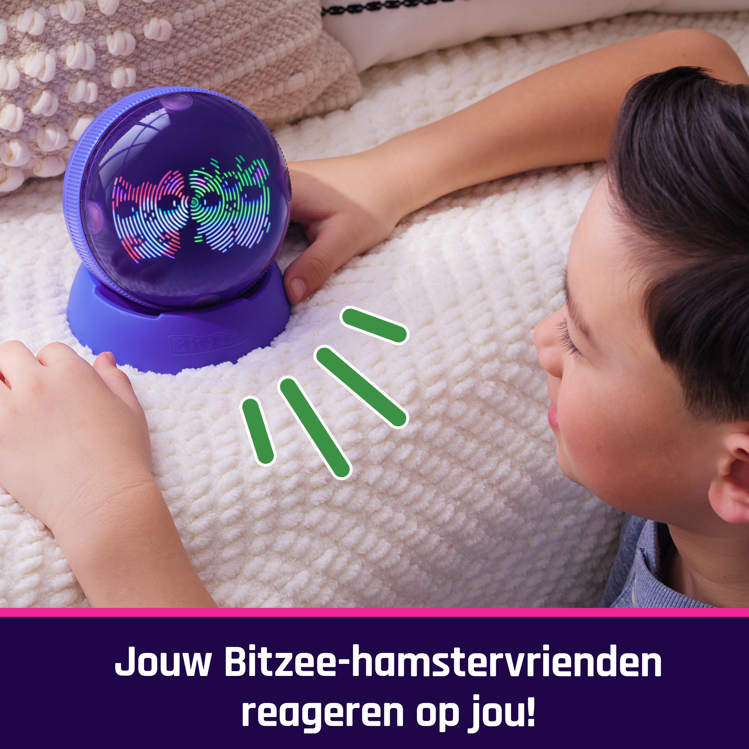 Dziecko bawi się interaktywną zabawką wyświetlającą kolorowe światła.