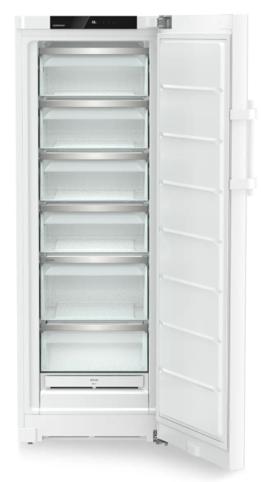 Ein offener weißer Kühlschrank mit sechs transparenten Schubladen und einem digitalen Display.