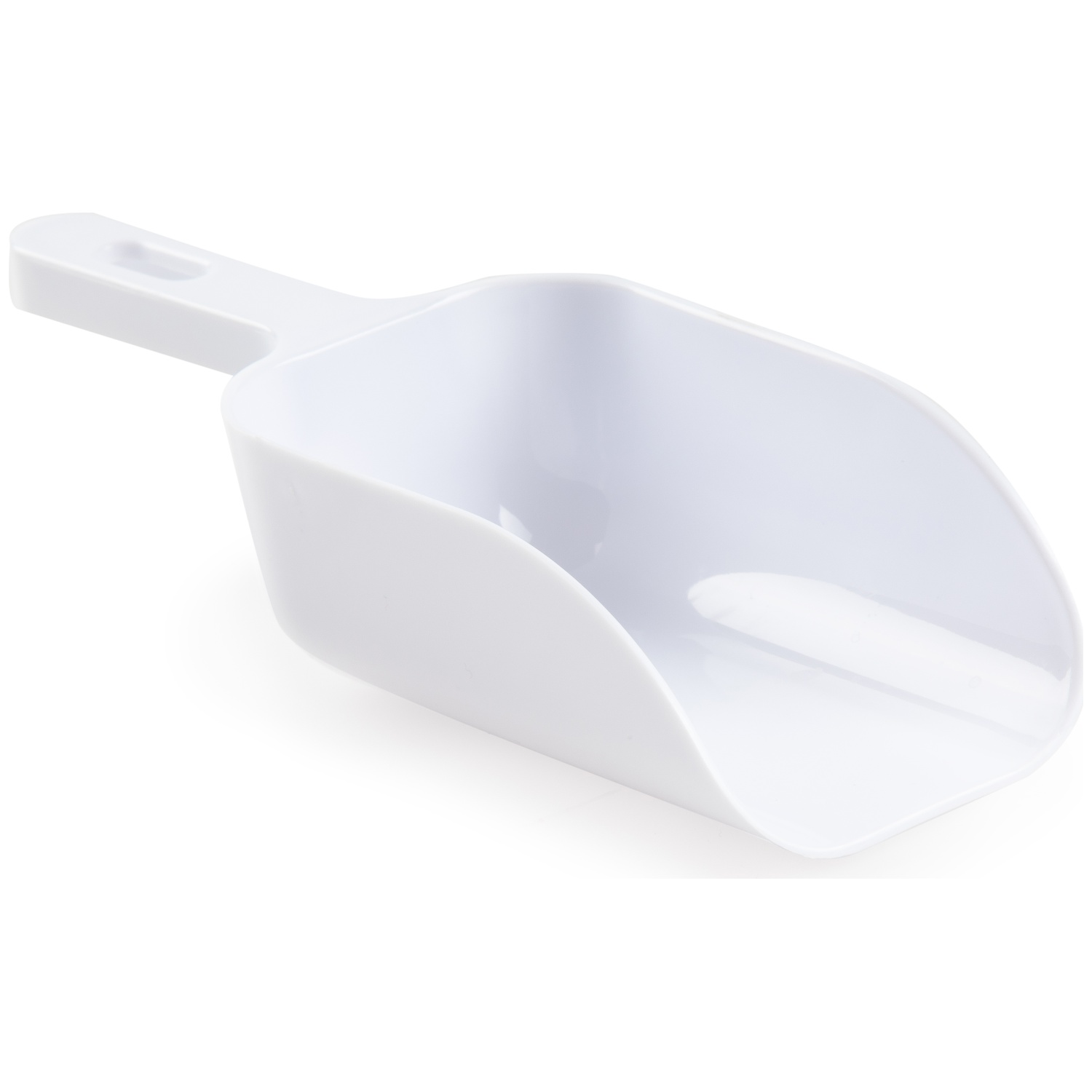 Een witte plastic schep met een handvat en een platte rand.