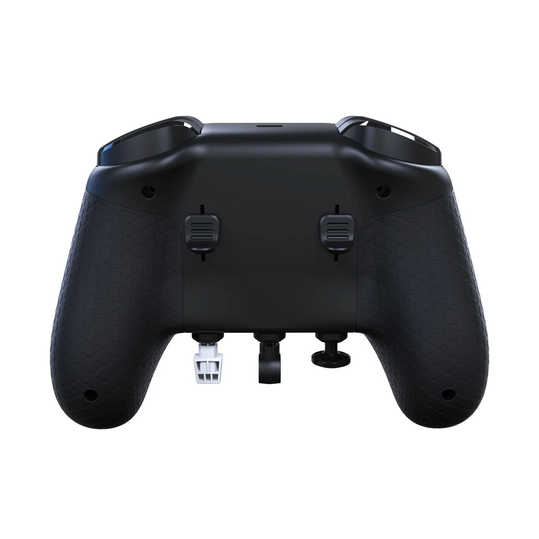 Rückseite eines schwarzen Controllers mit Grifftextur und Schaltern.