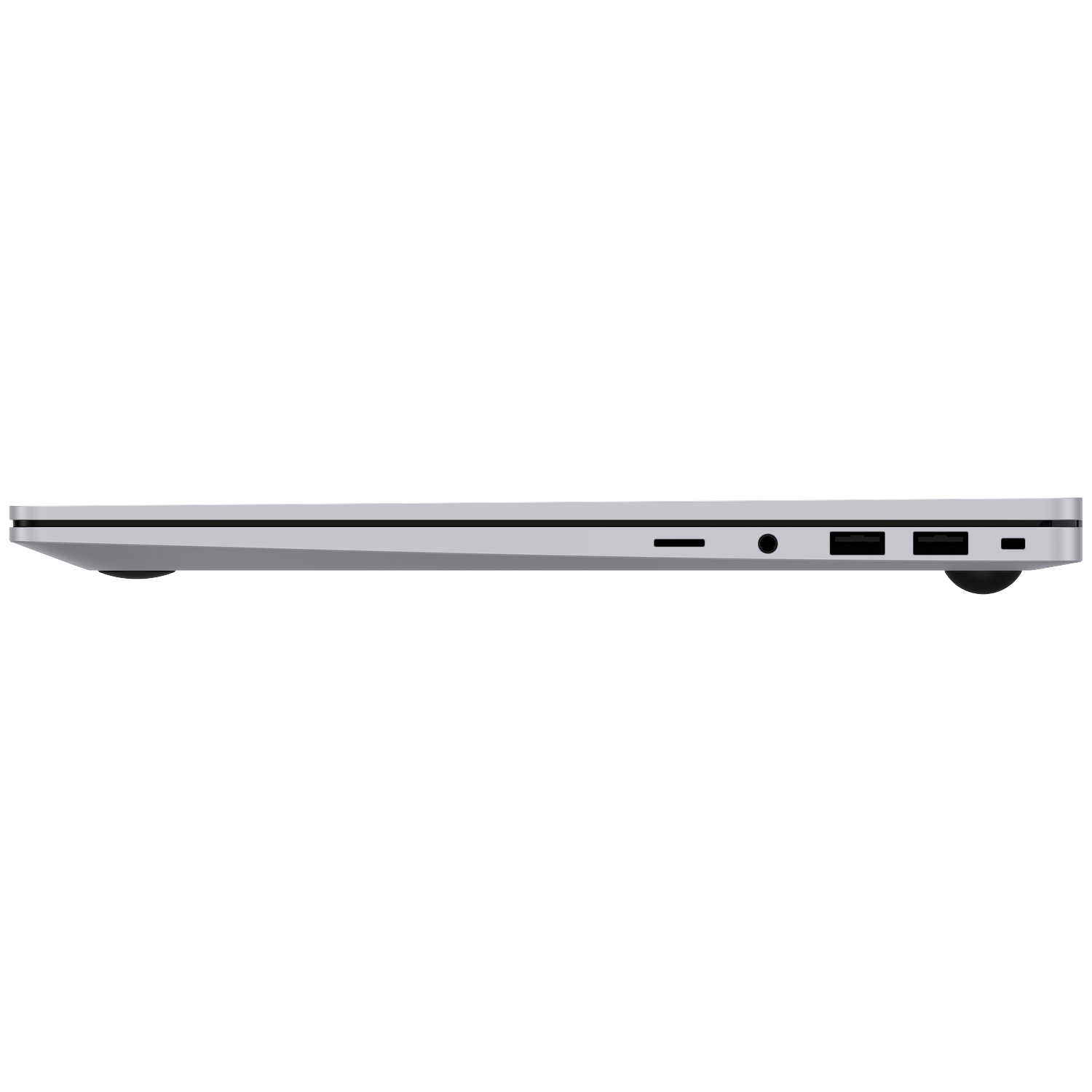 Zijaanzicht van een zilveren laptop, met USB-poorten, koptelefoonaansluiting en SD-kaartsleuf.