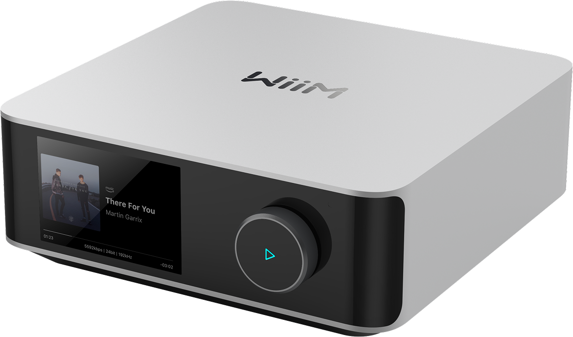 Ein silberner WiiM-Musikstreamer mit schwarzem Display und Drehknopf.