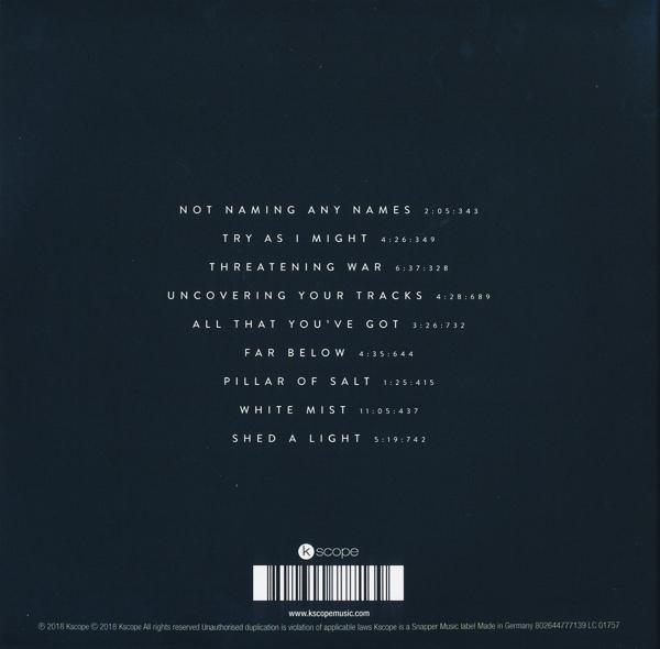 Dunkler Hintergrund mit Songtiteln und Laufzeiten, Kscope-Logo und Barcode.