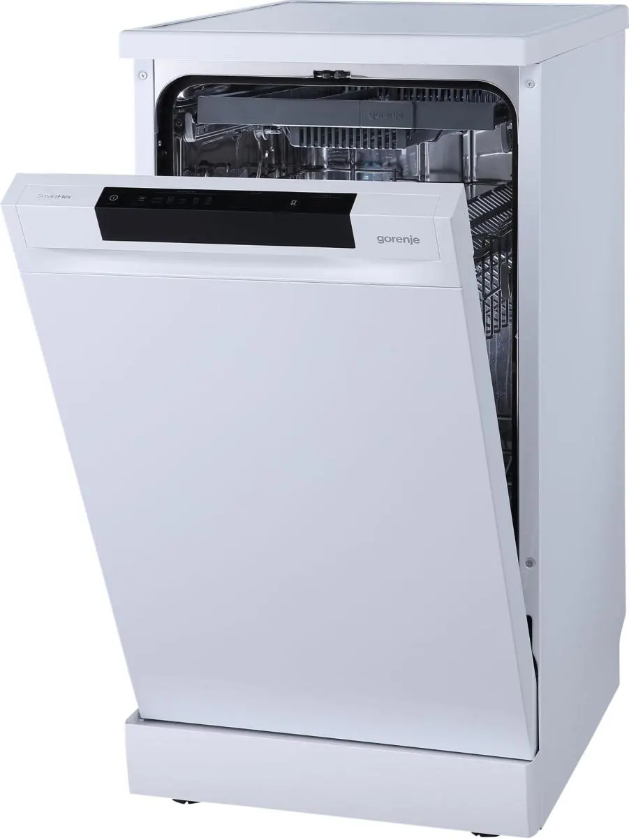 Ein weißer Gorenje-Geschirrspüler mit geöffneter Tür, schwarzem Bedienfeld und Innenraum.